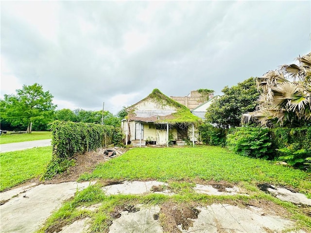 30103 Tricou St, New Orleans, LA 70117 - bungalow with a front lawn
