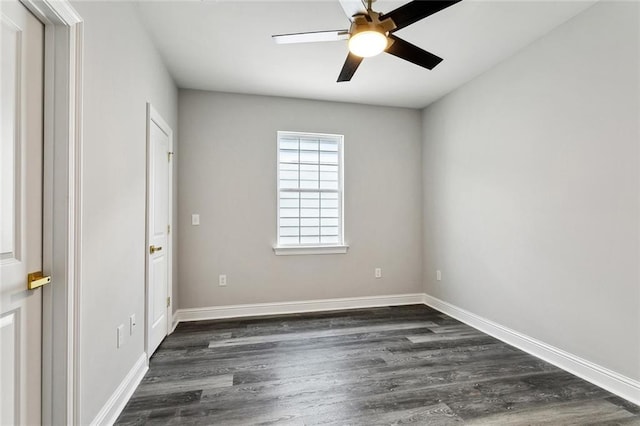 unfurnished room with dark wood-style flooring, baseboards, and ceiling fan