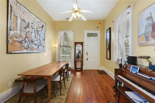 2748 Bienville St, New Orleans, LA 70119 - entrance foyer featuring plenty of natural light, dark wood finished floors, ceiling fan, and baseboards