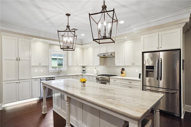 3316 N Labarre Rd, Metairie, LA 70002 - kitchen featuring stainless steel appliances, a chandelier, a sink, under cabinet range hood, and white cabinets