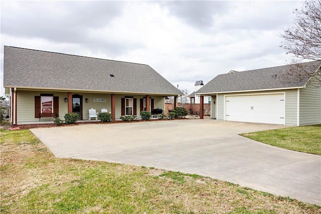 view of front of home featuring covered porch and a front lawn