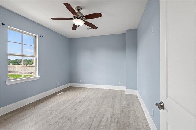 unfurnished room featuring light wood finished floors, baseboards, and ceiling fan