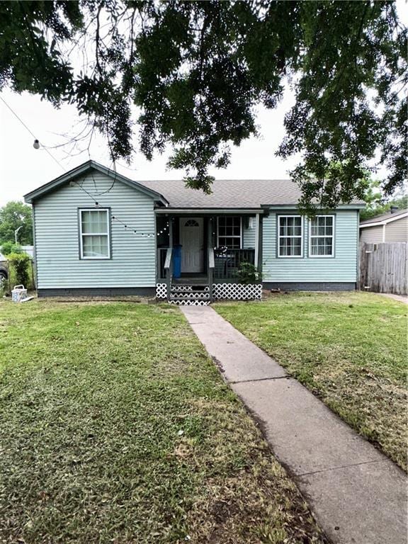 ranch-style home with a porch