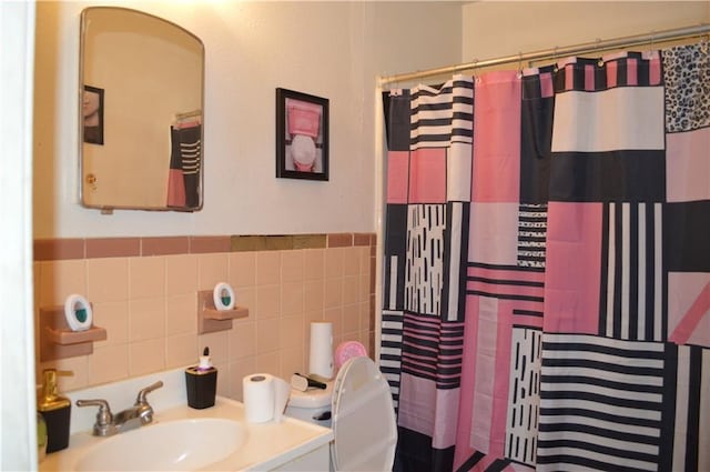 4133 Pauger St, New Orleans, LA 70122 - full bath featuring a sink, tile walls, and a shower with shower curtain