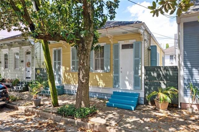 shotgun-style home with entry steps