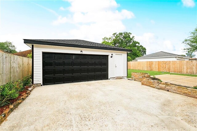 27 Yellowstone Dr, New Orleans, LA 70131 - detached garage with fence