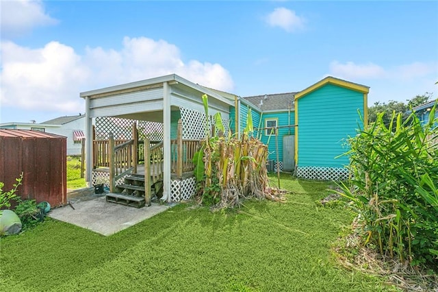 930 Andry St, New Orleans, LA 70117 - view of yard with a deck