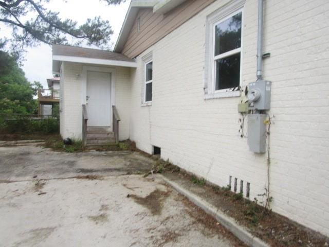 4701 Marais St, New Orleans, LA 70117 - property entrance with crawl space