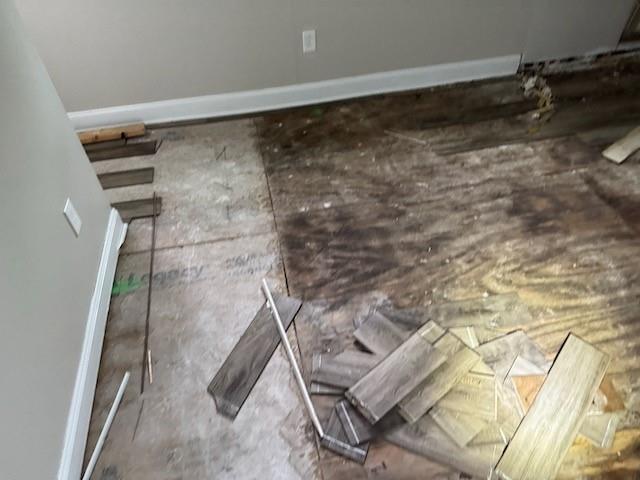 4701 Marais St, New Orleans, LA 70117 - detailed view of baseboards