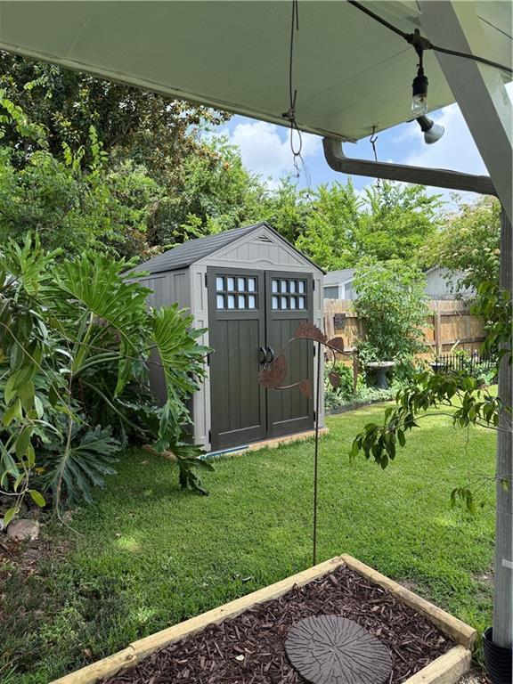 609 N Starrett Rd, Metairie, LA 70003 - view of yard with a shed