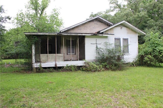 21508 Weinberger Rd, Ponchatoula, LA 70454 - view of front of house featuring a front lawn and covered porch
