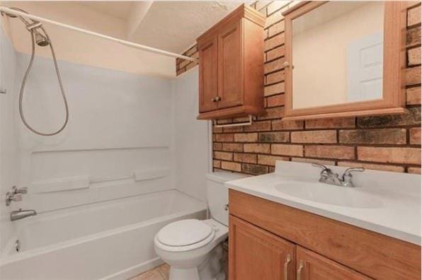 2305 Cleary Ave Unit 106, Metairie, LA 70001 - full bath with shower / washtub combination, vanity, toilet, and decorative backsplash