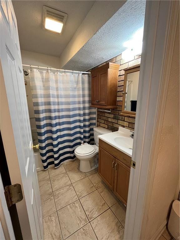 2305 Cleary Ave Unit 106, Metairie, LA 70001 - bathroom featuring toilet, vanity, and a shower with shower curtain