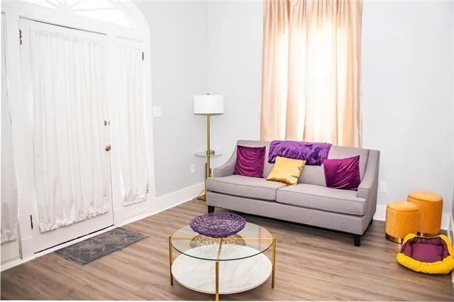 4226 S Carrollton Ave, New Orleans, LA 70119 - living room featuring wood finished floors and baseboards