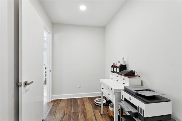 office area with dark wood-type flooring, baseboards, and recessed lighting