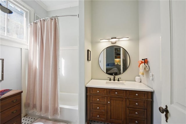 8216 Spruce St, New Orleans, LA 70118 - full bath with ensuite bath, shower / tub combo, vanity, and ornamental molding