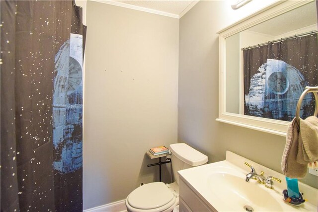 71 Mason St, Gretna, LA 70053 - full bathroom featuring vanity, ornamental molding, toilet, and curtained shower