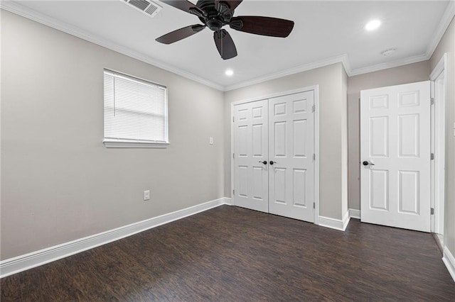 unfurnished bedroom with dark wood finished floors, recessed lighting, baseboards, a closet, and ornamental molding