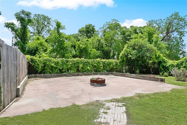 view of patio featuring a fire pit