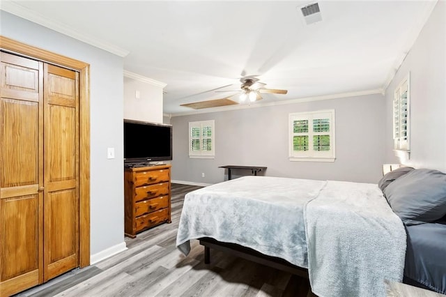 19635 Sunshine Ave, Covington, LA 70433 - bedroom featuring light wood finished floors, crown molding, and ceiling fan
