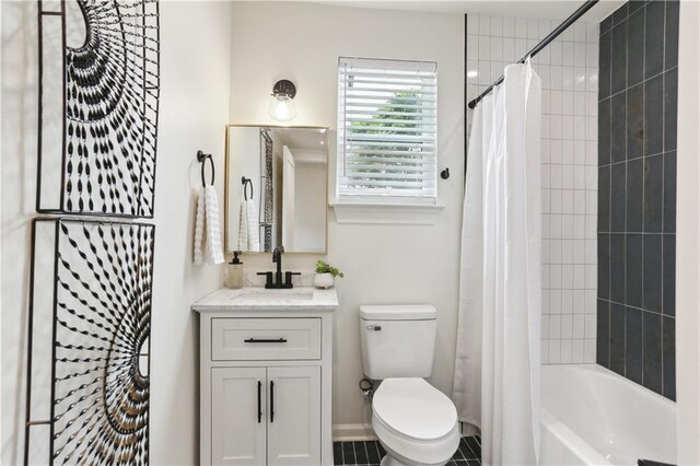 240810 Saint Anthony St, New Orleans, LA 70119 - bathroom with shower / tub combo with curtain, toilet, and vanity