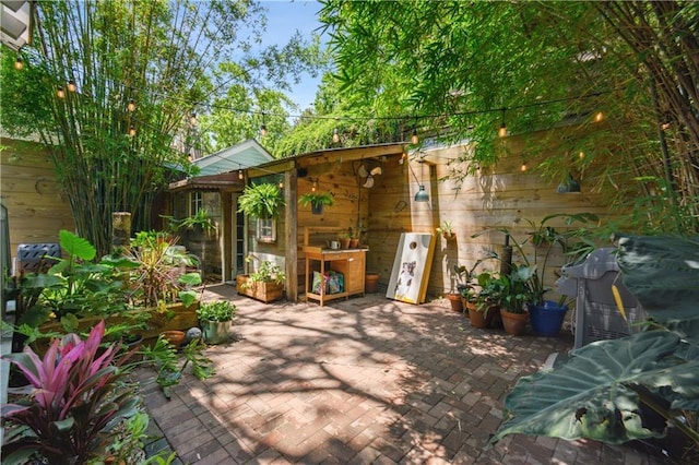 3217 Dauphine St, New Orleans, LA 70117 - view of patio
