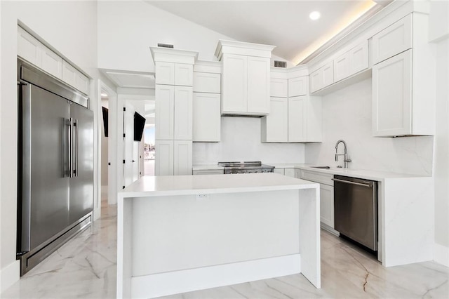 8116 Breakwater Dr, New Orleans, LA 70124 - kitchen featuring stainless steel appliances, a sink, light marble finish floors, a kitchen island, and recessed lighting