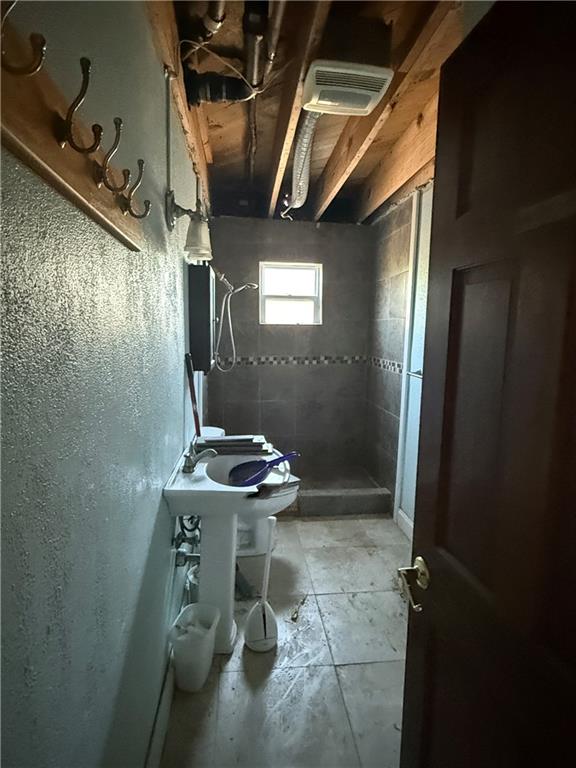 200 Macque St, Harahan, LA 70123 - bathroom with a stall shower