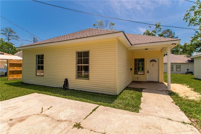 309 2nd Ave, Hammond, LA 70403 - back of property featuring roof with shingles, a patio area, and a yard