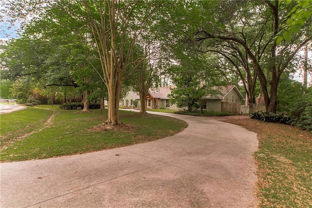 156 Oak Holw, Hammond, LA 70401 - view of front of property featuring a front lawn and curved driveway