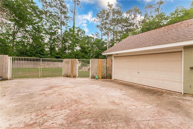 156 Oak Holw, Hammond, LA 70401 - garage with a gate, fence, and driveway