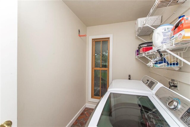 156 Oak Holw, Hammond, LA 70401 - laundry area featuring independent washer and dryer and baseboards