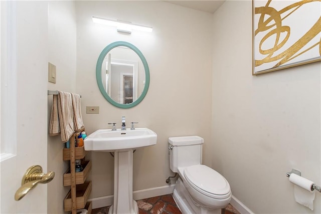 156 Oak Holw, Hammond, LA 70401 - bathroom featuring toilet, baseboards, and a sink