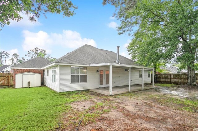 1155 Milan Dr, Mandeville, LA 70448 - cape cod home with a front yard and a porch