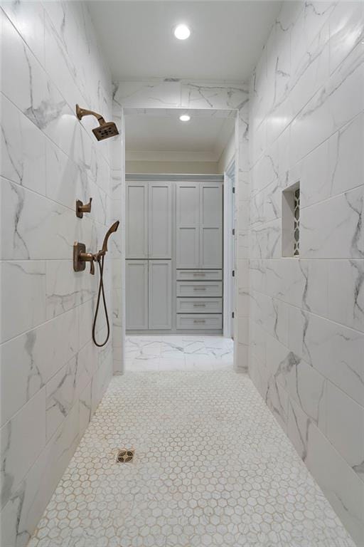 972 Camphill Dr, Abita Springs, LA 70420 - bathroom with a tile shower, crown molding, and recessed lighting