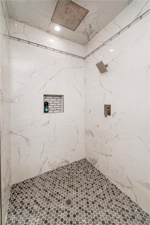 412 Magnolia Ln, Slidell, LA 70461 - bathroom with a tile shower