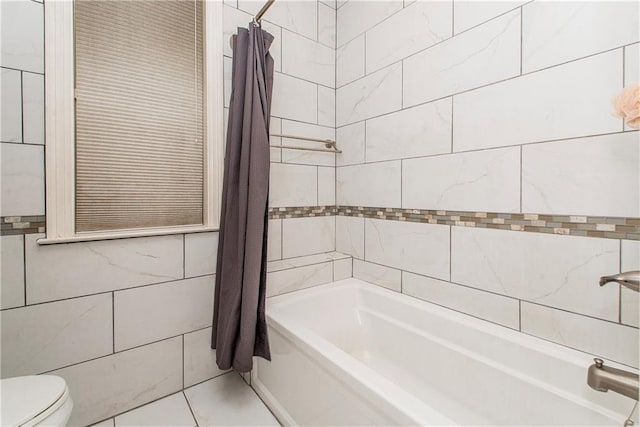 412 Magnolia Ln, Slidell, LA 70461 - full bath with shower / bath combo with shower curtain, toilet, and tile walls