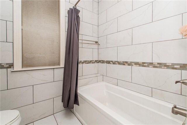 412 Magnolia Ln, Slidell, LA 70461 - full bath with toilet, shower / bath combo with shower curtain, and tile walls