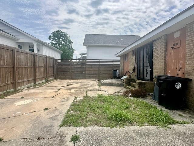 view of yard featuring fence and concrete driveway
