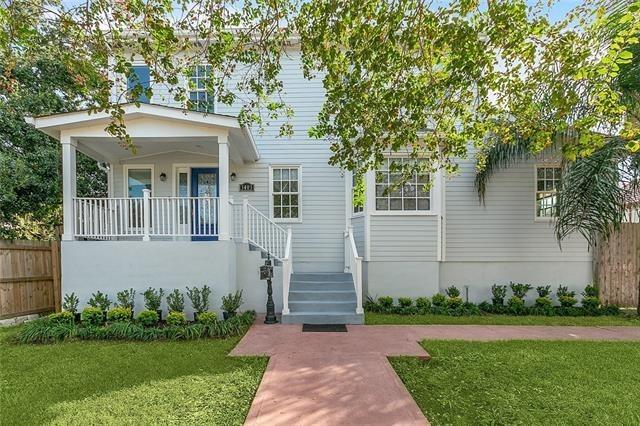view of front of home featuring a porch