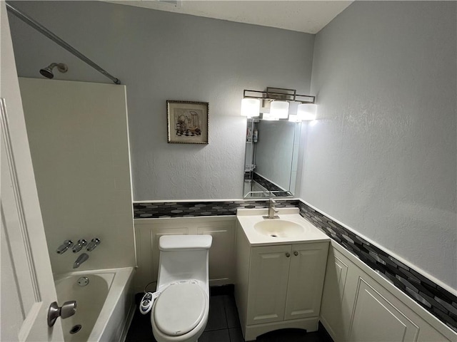 3278 Glen Eagle Ln, Kenner, LA 70065 - full bath featuring shower / bath combination, vanity, toilet, tile patterned floors, and a wainscoted wall
