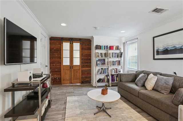 living room featuring crown molding, light wood finished floors, and recessed lighting