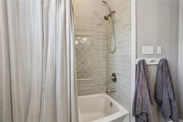 bathroom featuring shower / tub combo