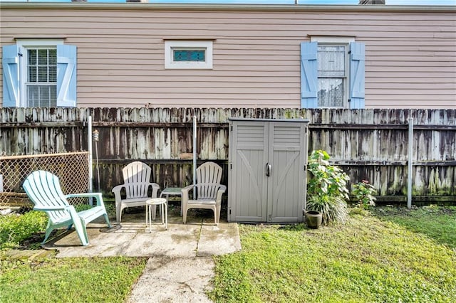 512830 Constance St, New Orleans, LA 70115 - view of yard featuring a shed, an outbuilding, and a patio area