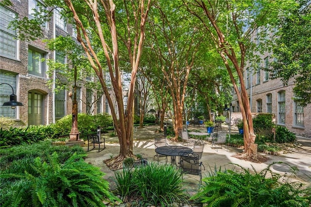 920 Poeyfarre St Unit 109, New Orleans, LA 70130 - view of property's community