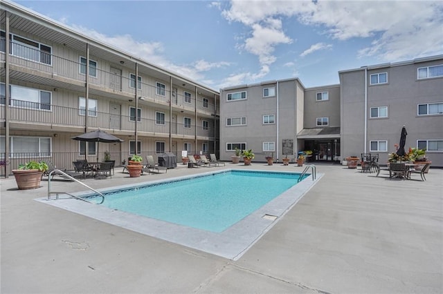 500 Lake Marina Ave Unit 408, New Orleans, LA 70124 - community pool featuring a grill and a patio area