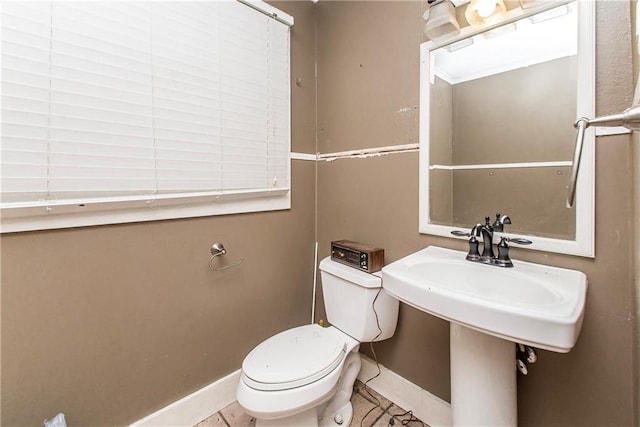 710 W Michigan St, Hammond, LA 70401 - half bath featuring baseboards and toilet
