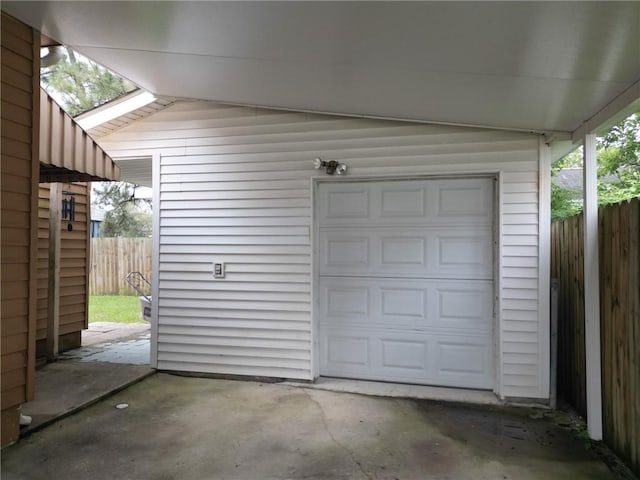 28 San Jose Ave, Jefferson, LA 70121 - garage featuring fence
