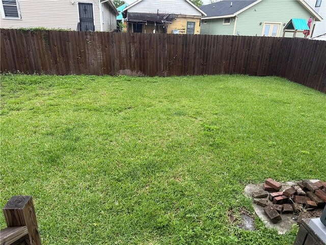 2522 Robert St, New Orleans, LA 70115 - view of yard