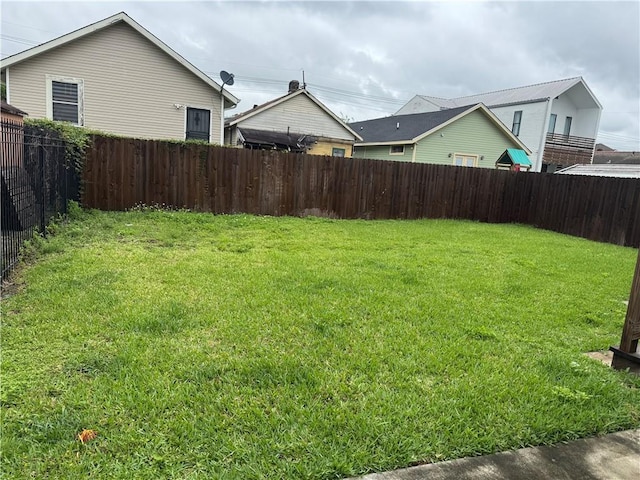 2522 Robert St, New Orleans, LA 70115 - view of yard